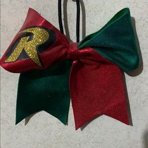 Robin cheer bow